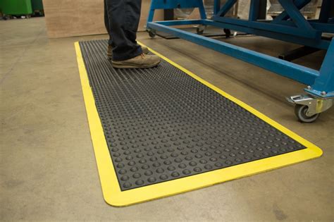 vinyl floor mats safe